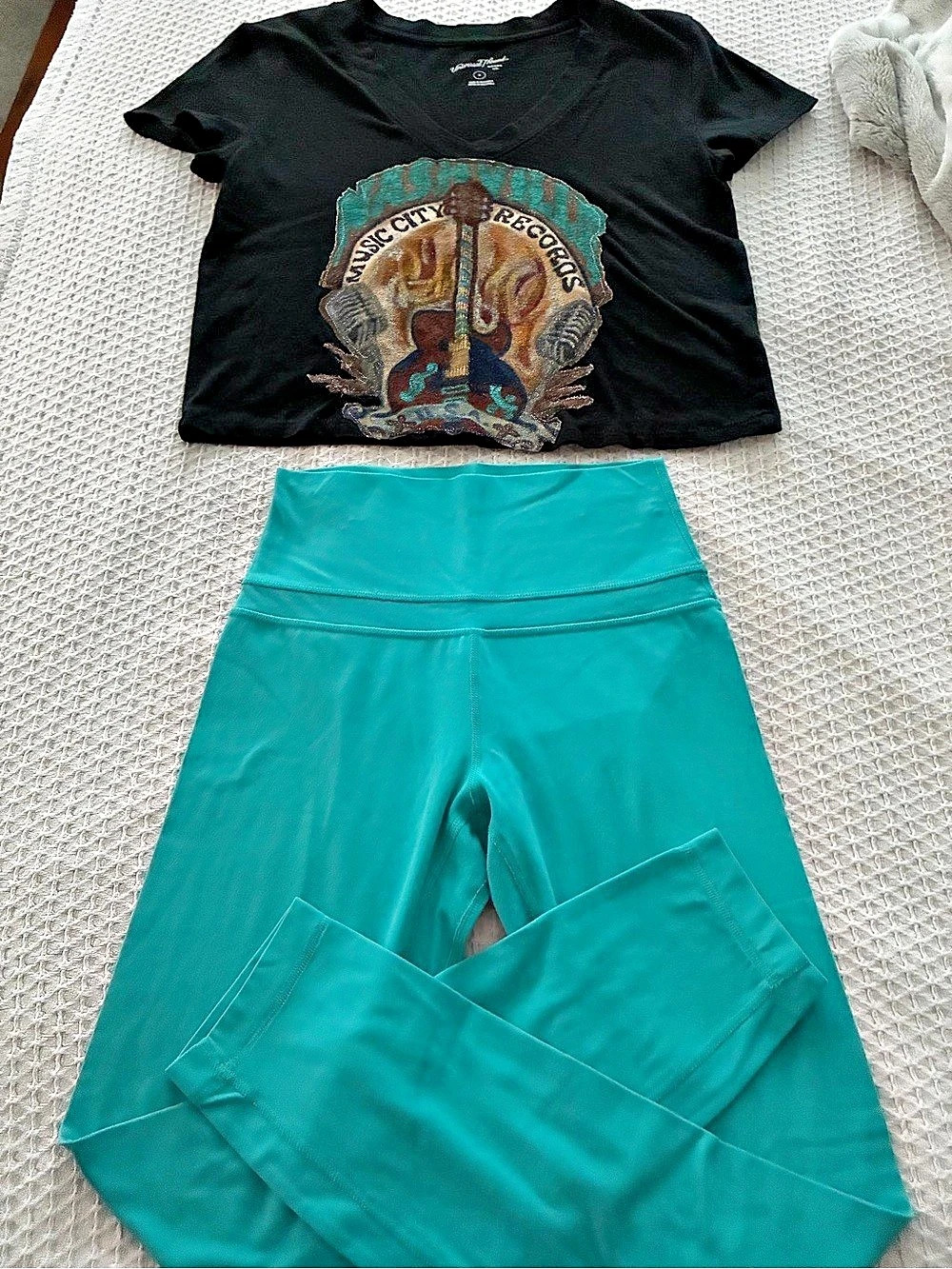 lululemon (Juniors) Leggings w Cropped Tee